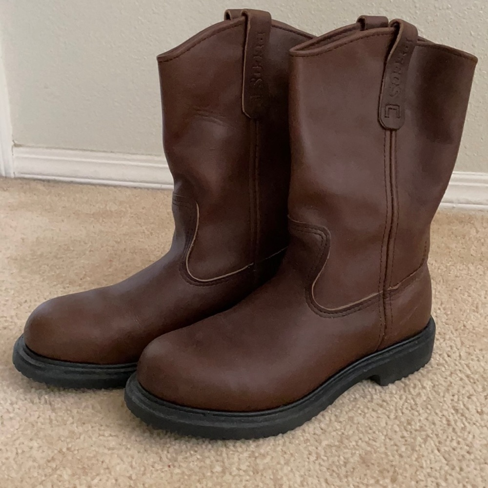 Reg wing men’s boots, only worn once.